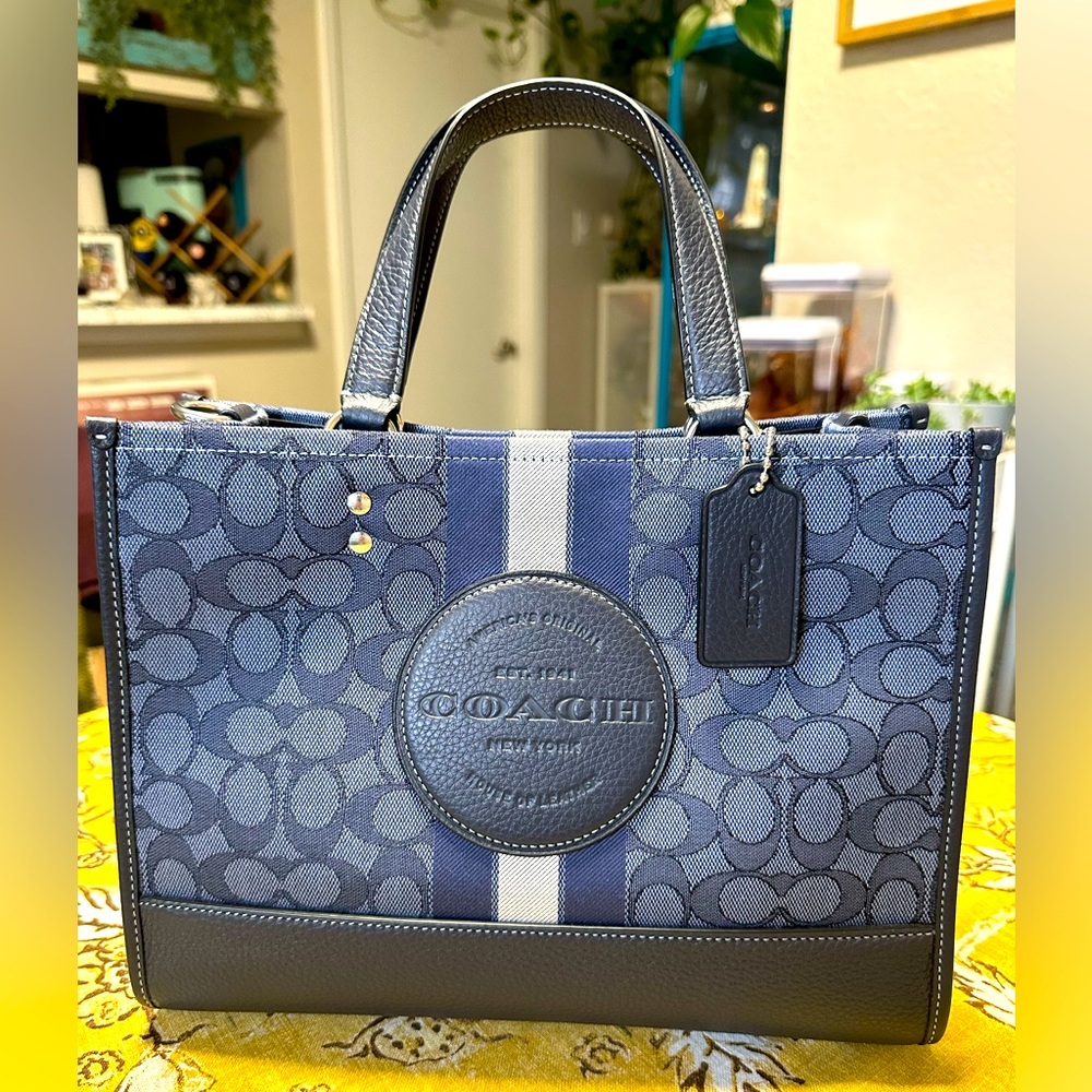 Coach Dempsey Tote 22 In Signature Jacquard c8417